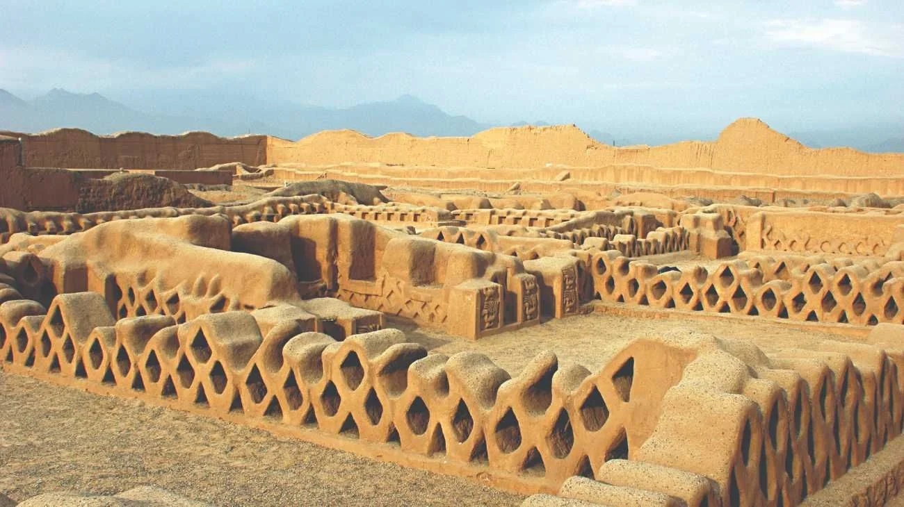 Muros de adobe de Chan Chan
